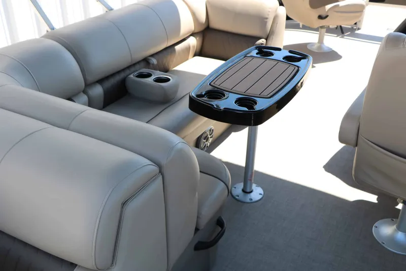 Slide: The Image of SUN Tracker Sportfish 20 Dlx 2025 - 19