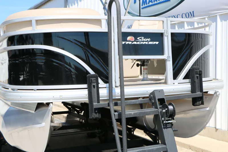 Slide: The Image of SUN Tracker Sportfish 20 Dlx 2025 - 7