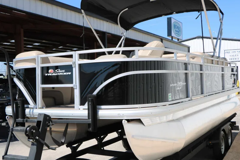 Slide: The Image of SUN Tracker Sportfish 20 Dlx 2025 - 8