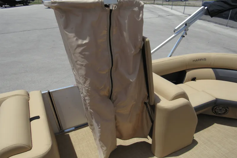 Slide: The Image of Harris Cruiser 210 2021 - 14