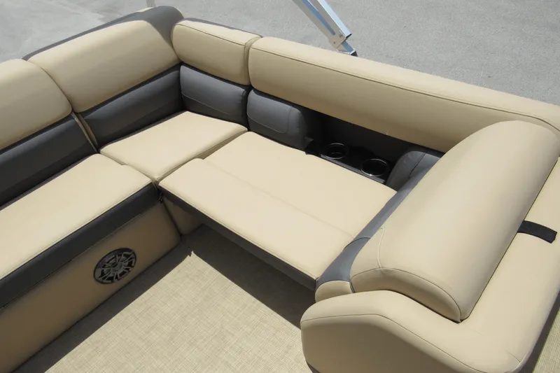 Slide: The Image of Harris Cruiser 210 2021 - 16