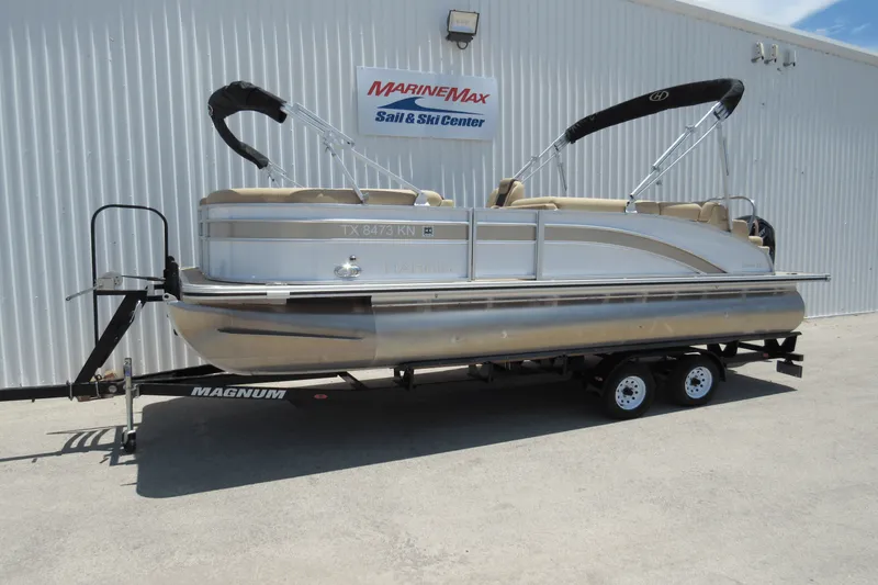 Slide: The Image of Harris Cruiser 210 2021 - 1
