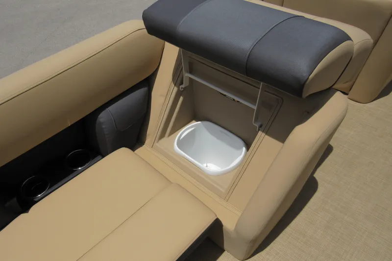 Slide: The Image of Harris Cruiser 210 2021 - 17