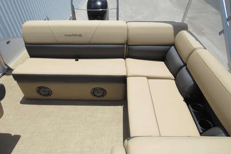 Slide: The Image of Harris Cruiser 210 2021 - 18