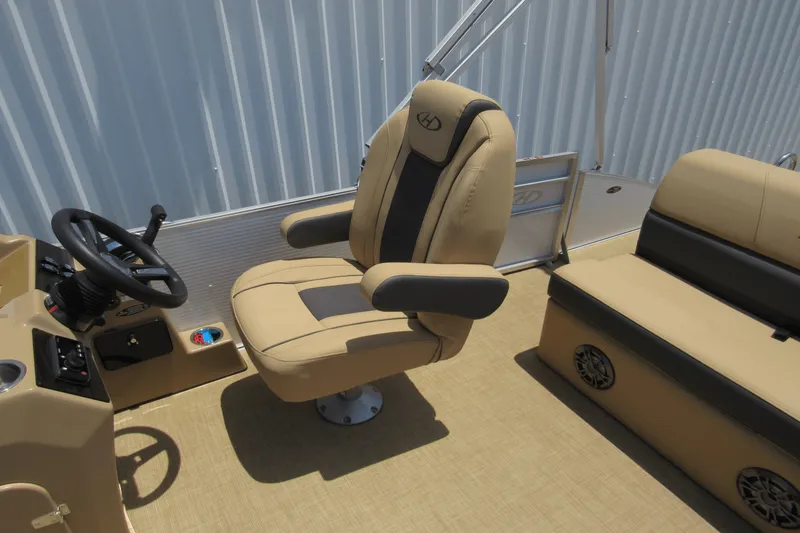 Slide: The Image of Harris Cruiser 210 2021 - 19