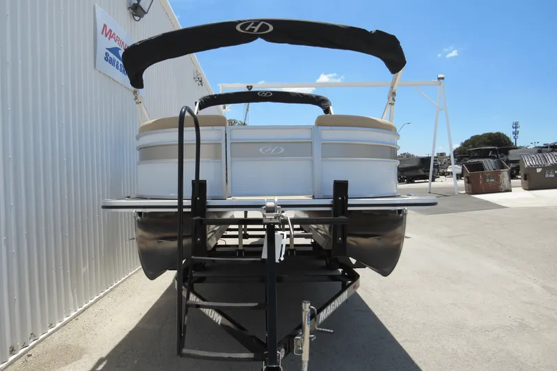 Slide: The Image of Harris Cruiser 210 2021 - 3