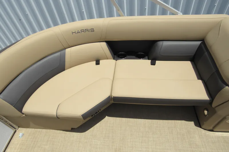 Slide: The Image of Harris Cruiser 210 2021 - 10