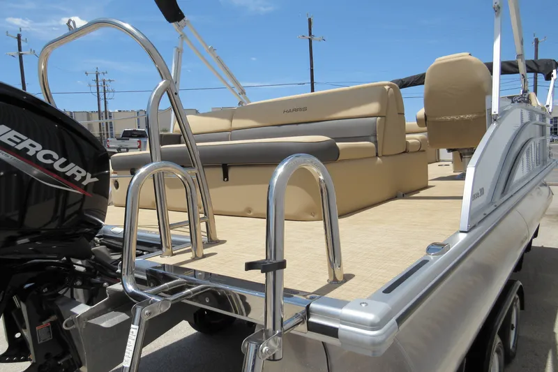 Slide: The Image of Harris Cruiser 210 2021 - 8