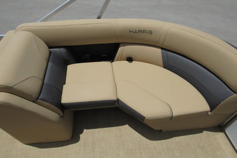 Slide: The Image of Harris Cruiser 210 2021 - 11