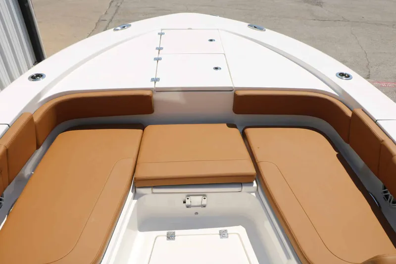 Slide: The Image of Robalo R266 Cayman 2026 - 32