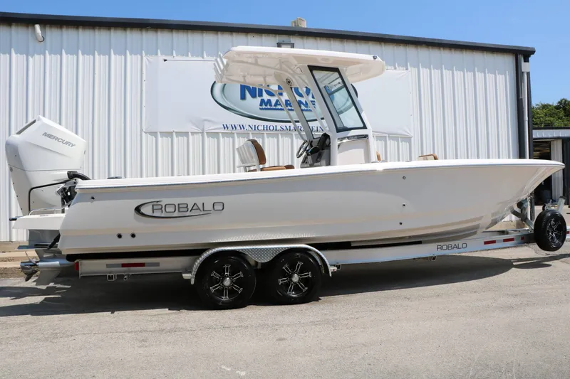 Slide: The Image of Robalo R266 Cayman 2026 - 2