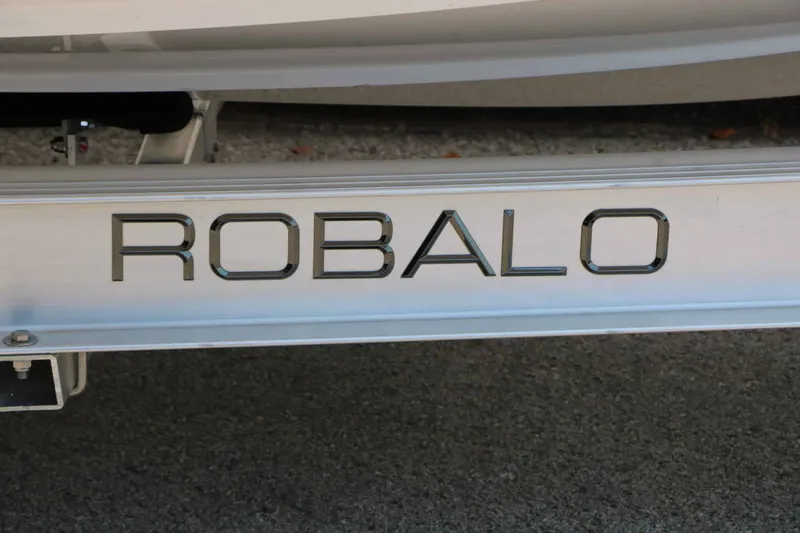 Slide: The Image of Robalo R266 Cayman 2026 - 13