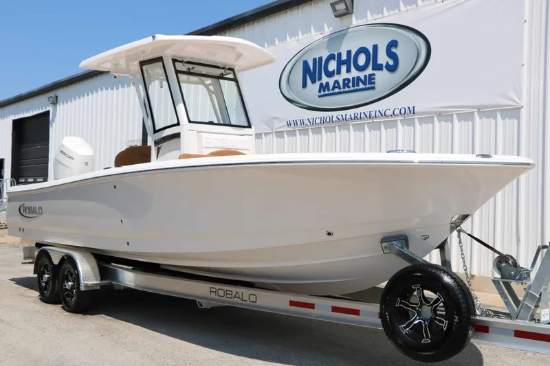 Slide: The Image of Robalo R266 Cayman 2026 - 5