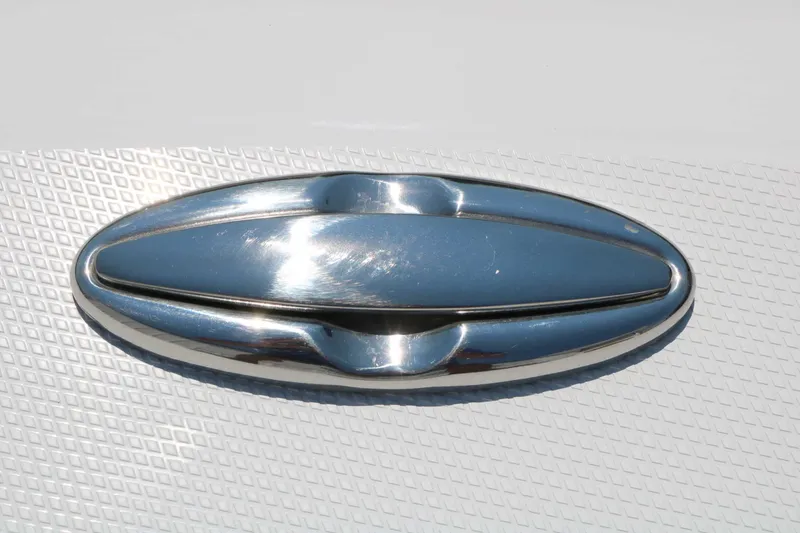 Slide: The Image of Robalo R266 Cayman 2026 - 33