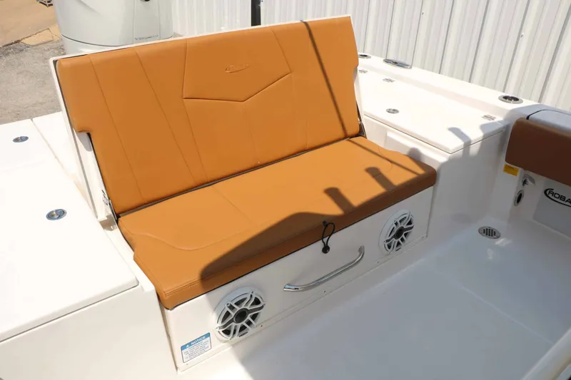 Slide: The Image of Robalo R266 Cayman 2026 - 49