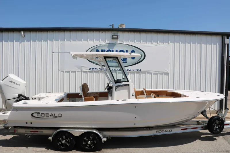 Slide: The Image of Robalo R266 Cayman 2026 - 29