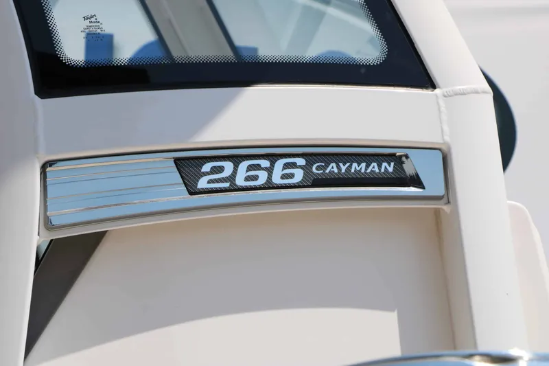 Slide: The Image of Robalo R266 Cayman 2026 - 12