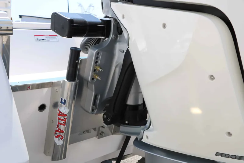 Slide: The Image of Robalo R266 Cayman 2026 - 21