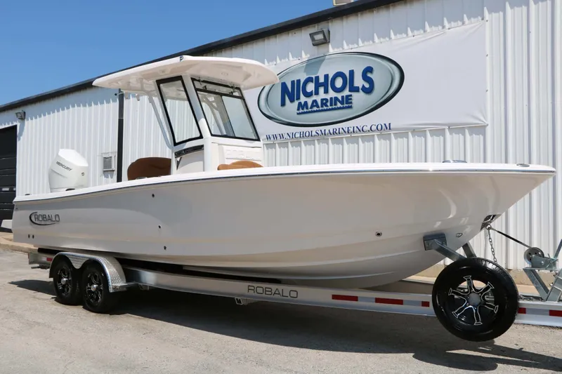 Slide: The Image of Robalo R266 Cayman 2026 - 4