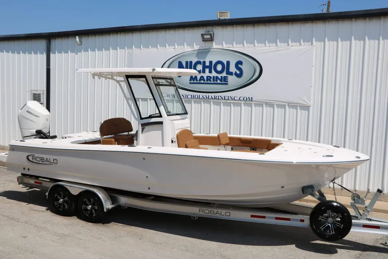 Slide: The Image of Robalo R266 Cayman 2026 - 28