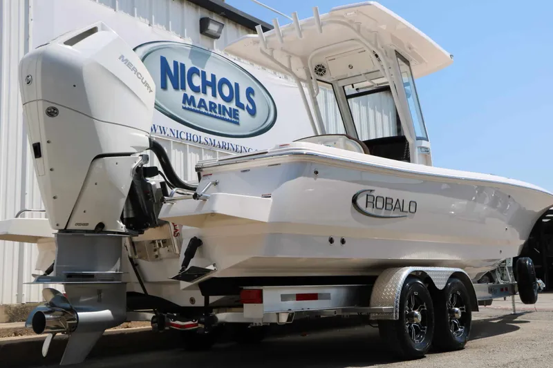 Slide: The Image of Robalo R266 Cayman 2026 - 10