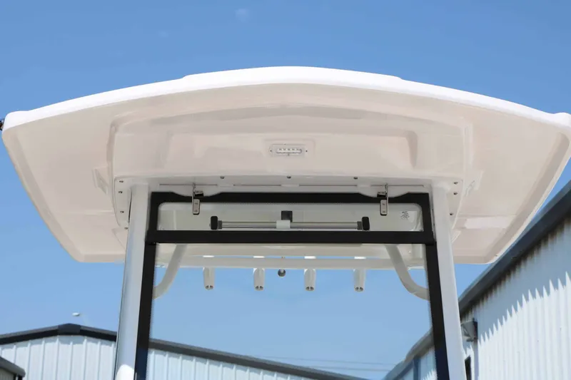 Slide: The Image of Robalo R266 Cayman 2026 - 26