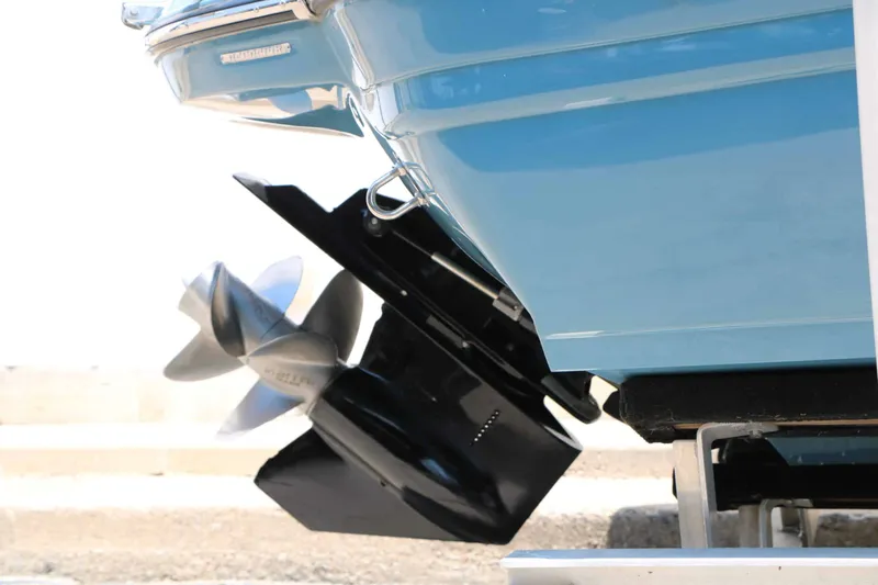 Slide: The Image of Stingray Boat Company 225 SE 2020 - 6