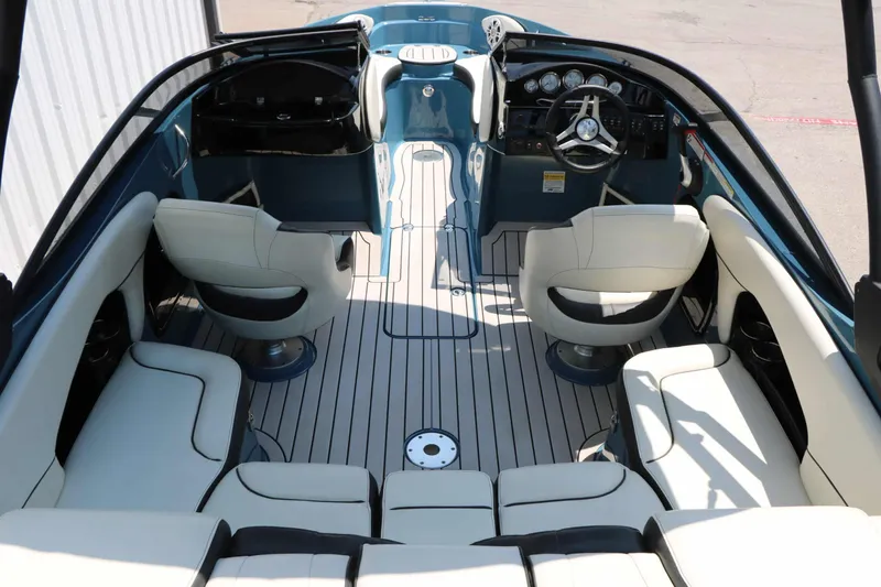 Slide: The Image of Stingray Boat Company 225 SE 2020 - 21