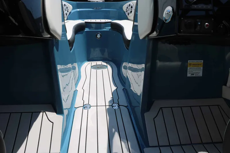 Slide: The Image of Stingray Boat Company 225 SE 2020 - 35