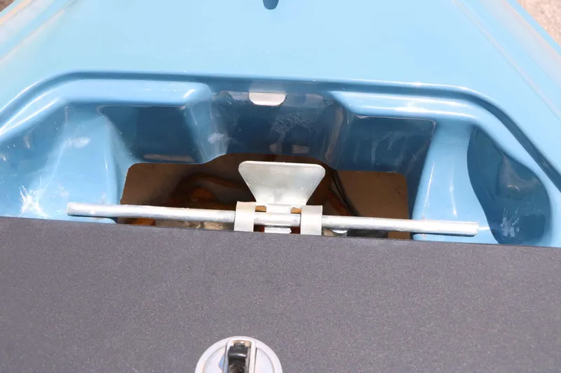 Slide: The Image of Stingray Boat Company 225 SE 2020 - 48