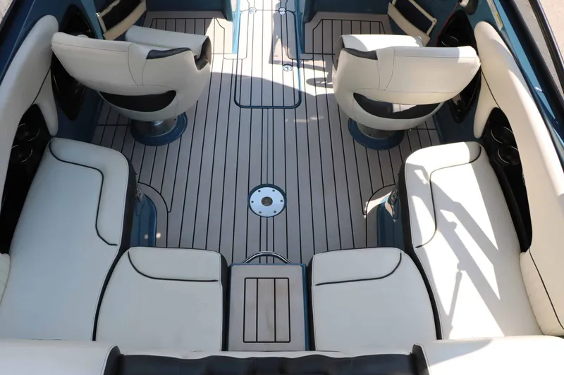 Slide: The Image of Stingray Boat Company 225 SE 2020 - 32