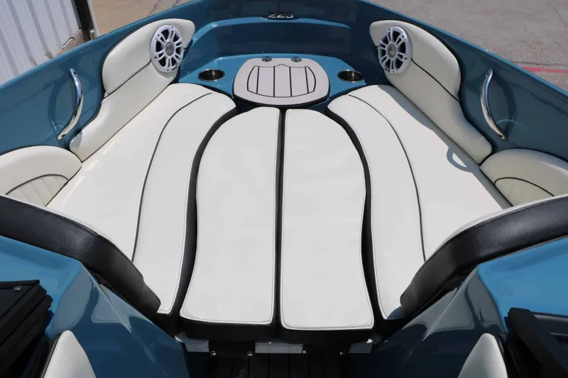Slide: The Image of Stingray Boat Company 225 SE 2020 - 46