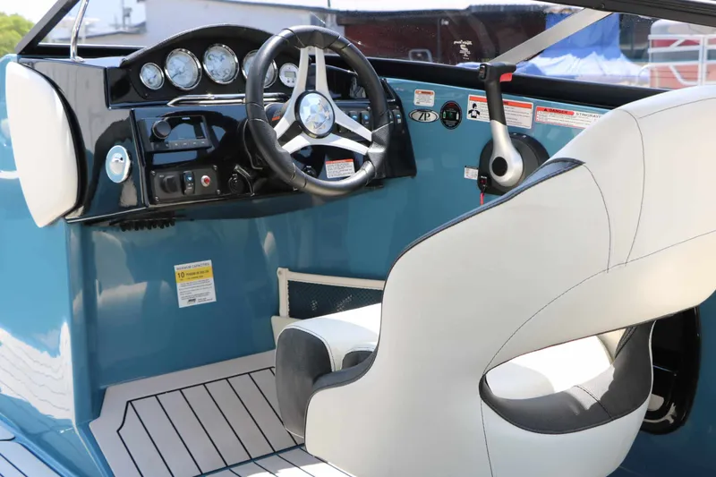 Slide: The Image of Stingray Boat Company 225 SE 2020 - 34