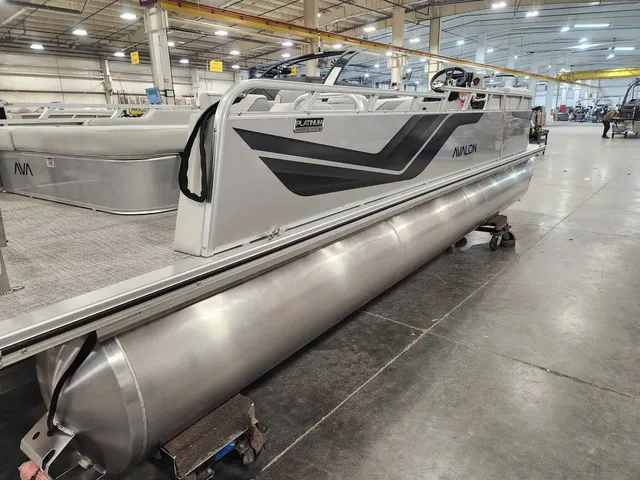 Slide: The Image of Avalon 2385 25 Venture 85 VRB 2026 - 1