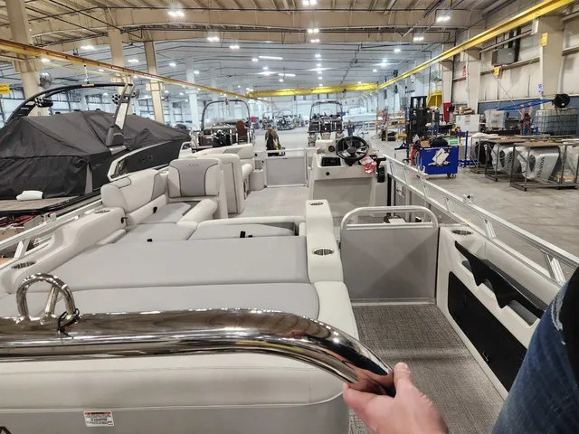 Slide: The Image of Avalon 2385 25 Venture 85 VRB 2026 - 10