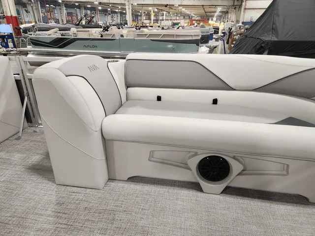 Slide: The Image of Avalon 2385 25 Venture 85 VRB 2026 - 11