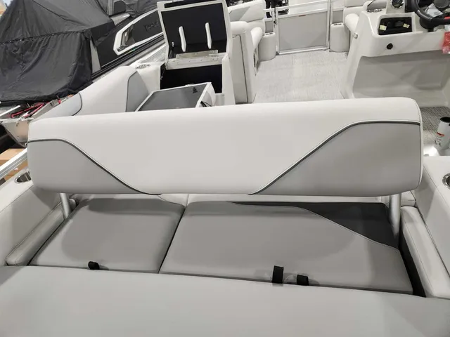 Slide: The Image of Avalon 2385 25 Venture 85 VRB 2026 - 15