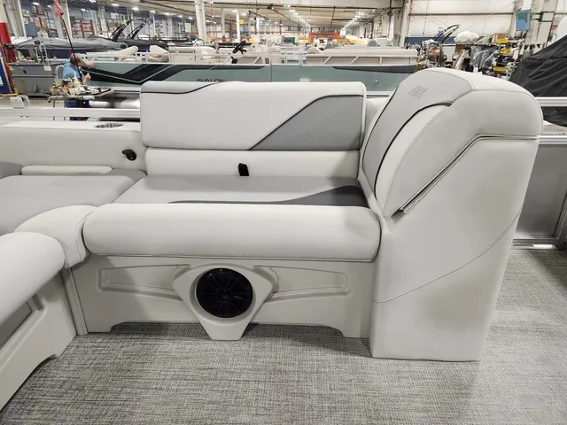 Slide: The Image of Avalon 2385 25 Venture 85 VRB 2026 - 16