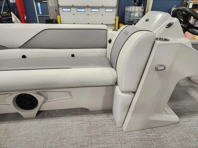 Slide: The Image of Avalon 2385 25 Venture 85 VRB 2026 - 19