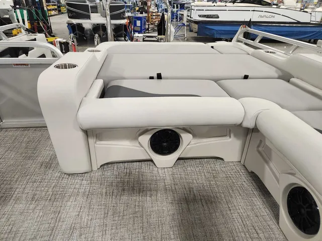 Slide: The Image of Avalon 2385 25 Venture 85 VRB 2026 - 20