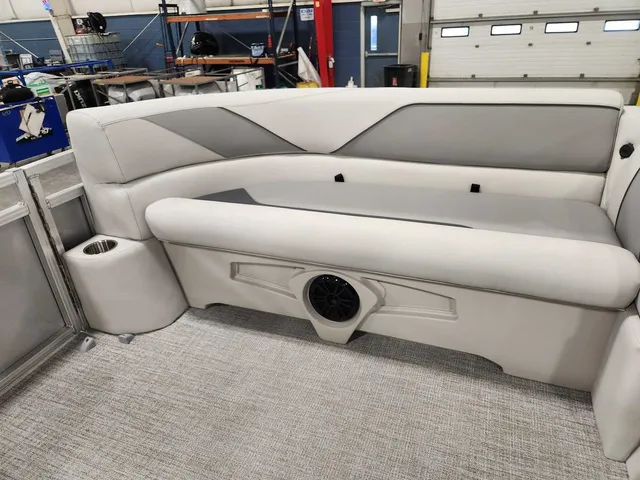 Slide: The Image of Avalon 2385 25 Venture 85 VRB 2026 - 22