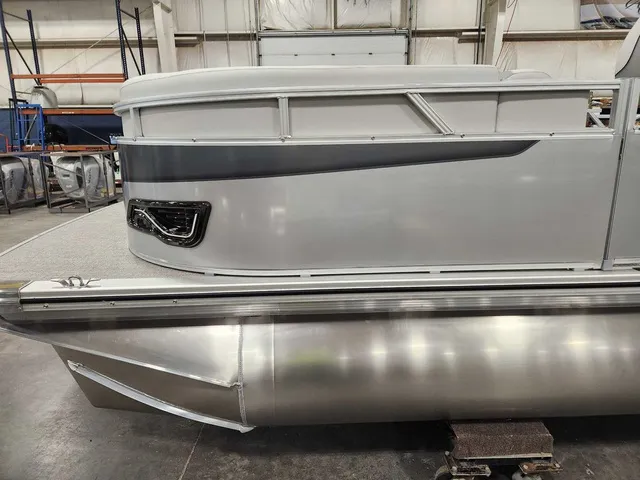 Slide: The Image of Avalon 2385 25 Venture 85 VRB 2026 - 5