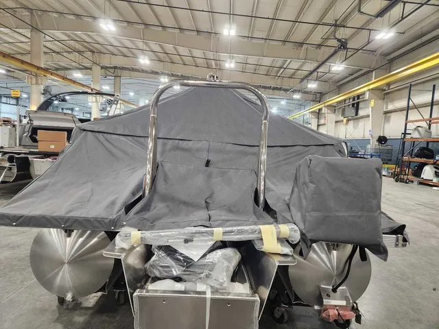 Slide: The Image of Avalon 2385 25 Venture 85 VRB 2026 - 8