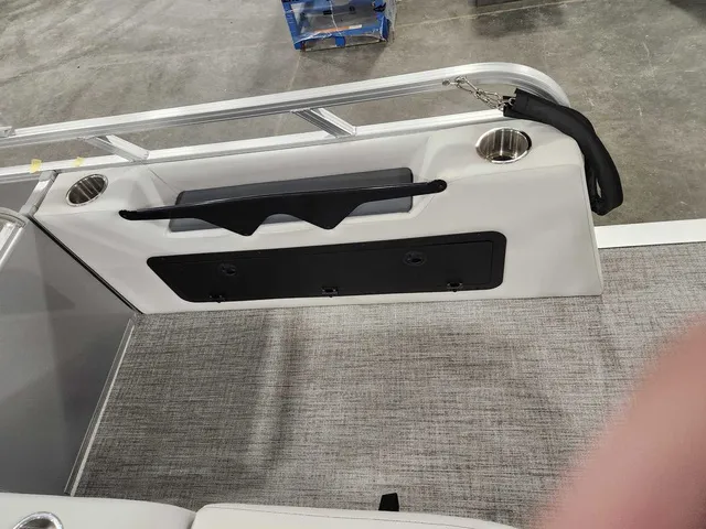 Slide: The Image of Avalon 2385 25 Venture 85 VRB 2026 - 9