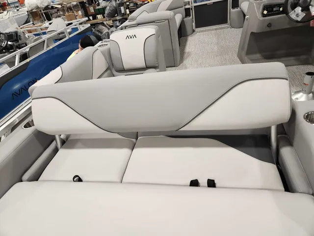 Slide: The Image of Avalon 2385 25 Venture 85 VRB 2026 - 11