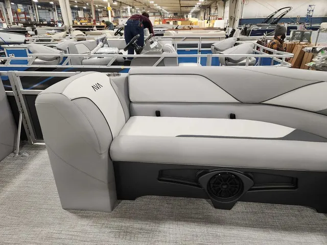 Slide: The Image of Avalon 2385 25 Venture 85 VRB 2026 - 12