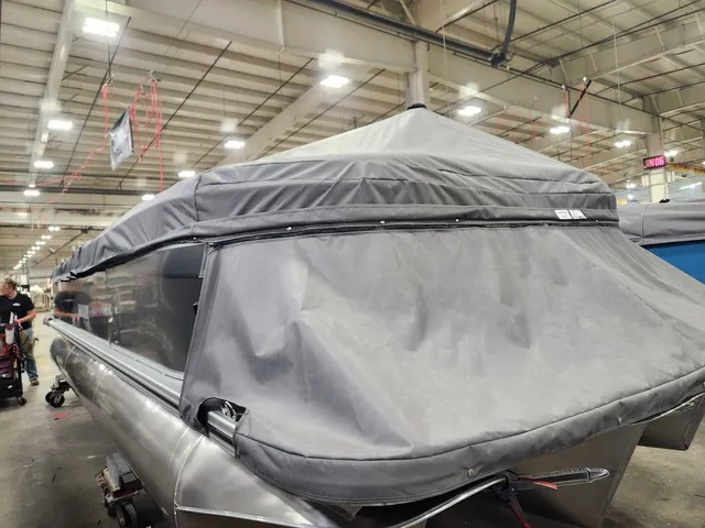 Slide: The Image of Avalon 2385 25 Venture 85 VRB 2026 - 17