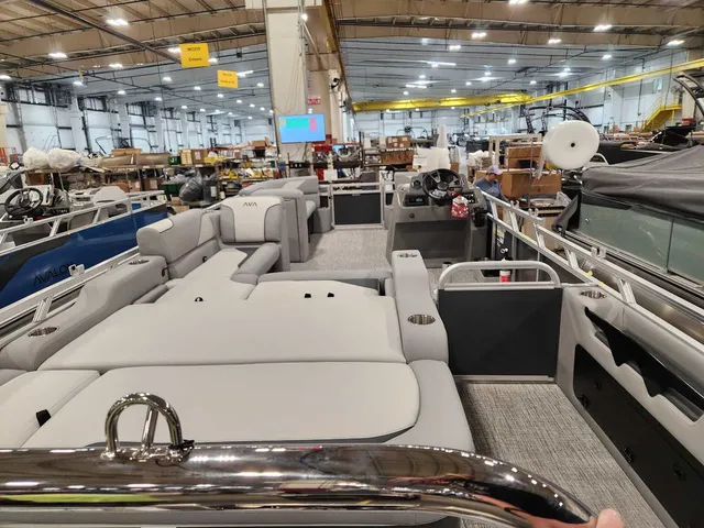 Slide: The Image of Avalon 2385 25 Venture 85 VRB 2026 - 18
