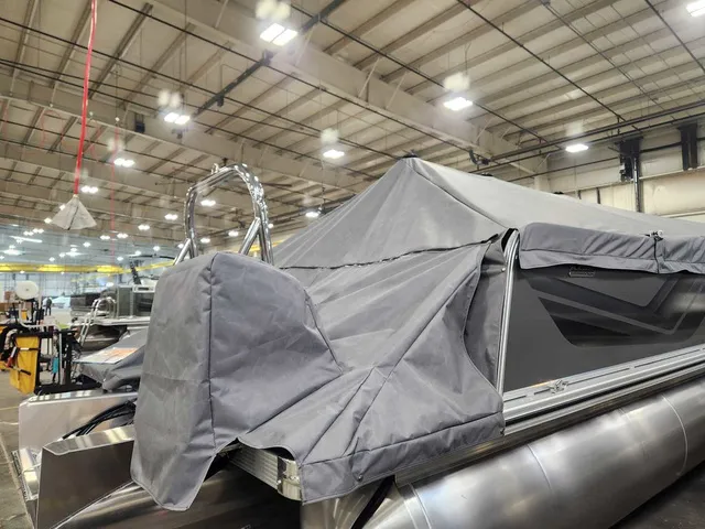 Slide: The Image of Avalon 2385 25 Venture 85 VRB 2026 - 21