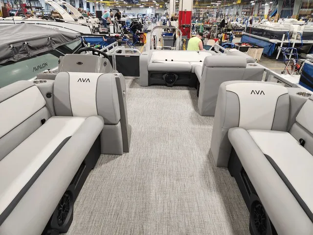 Slide: The Image of Avalon 2385 25 Venture 85 VRB 2026 - 22